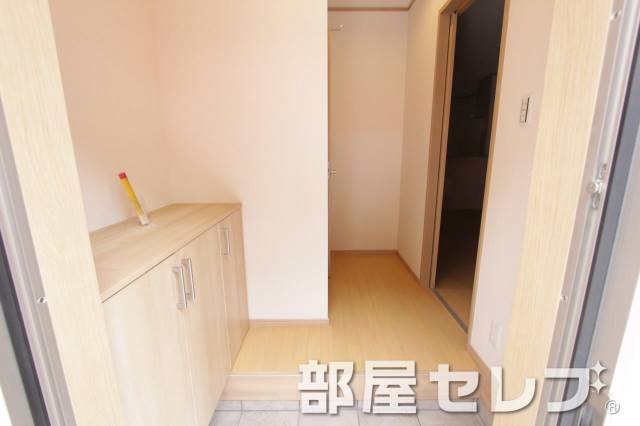 玄関　玄関口。