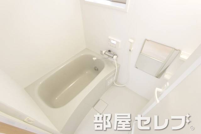 バス・シャワールーム　おいだき機能付き。