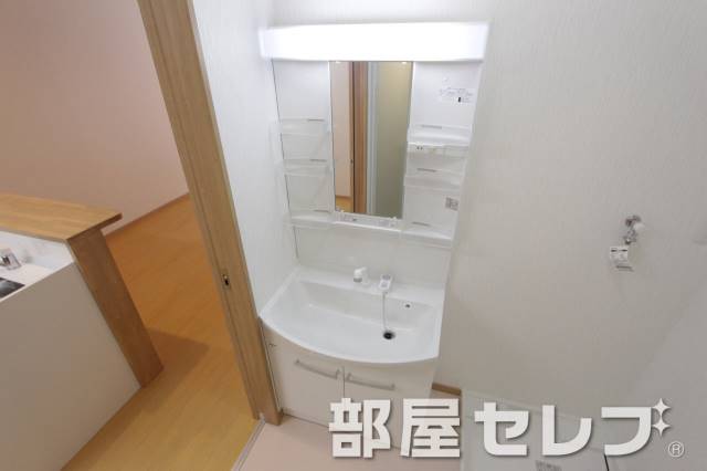 洗面設備　洗髪洗面化粧台。