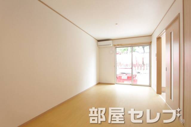 居室・リビング　広々としたリビング。