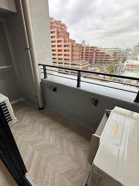 バルコニー　暖かな日差しのふりそそぐバルコニー