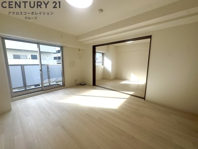 居室・リビング　広々としたリビング１