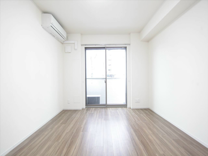 バルコニー　洋室6.7帖　エアコン完備　バルコニー　クローゼット付