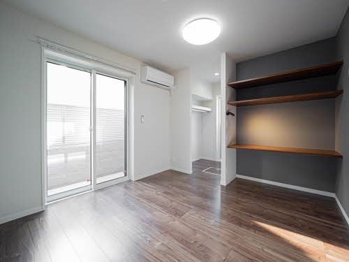 居室・リビング　シャーメゾンのお部屋へようこそ♪ブラックのアクセントクロス…