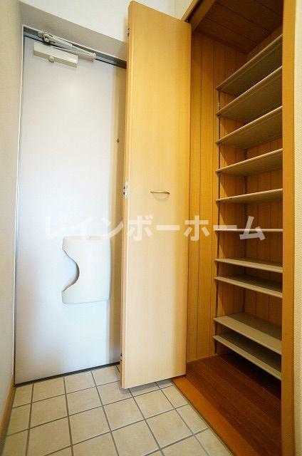 玄関　収納もある玄関です