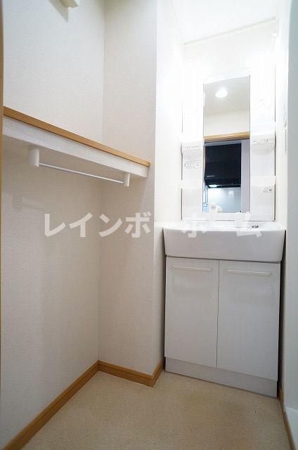 洗面設備　朝の身支度には欠かせない独立洗面化粧台