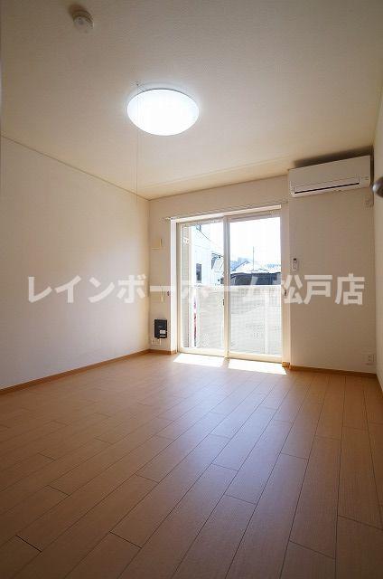 居室・リビング　こちらの居間で趣味の時間をお楽しみください