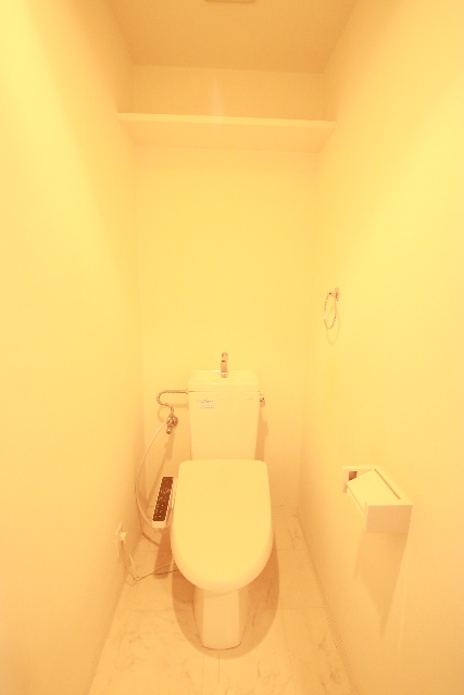 トイレ　※別室の参考写真の為、現況優先です。