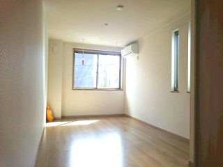 居室・リビング　落ち着いた色調の洋室です