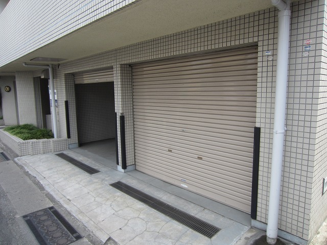 駐車場　大切な車やバイク用に借りられます！