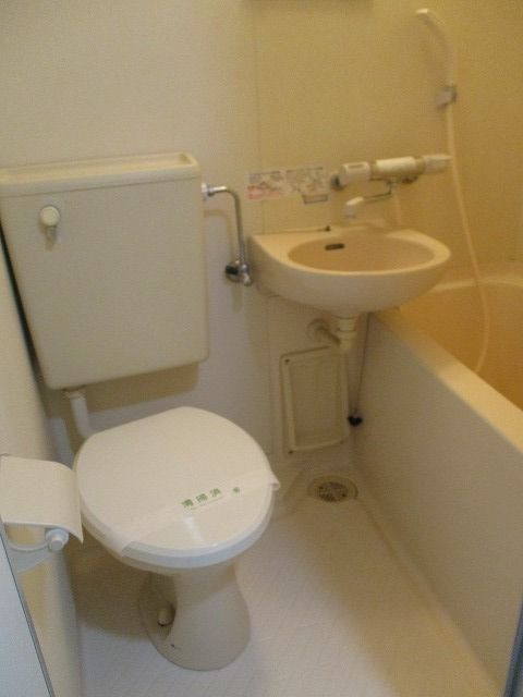 バス・シャワールーム　３点ユニットバス！利点は掃除が一度に終わります！