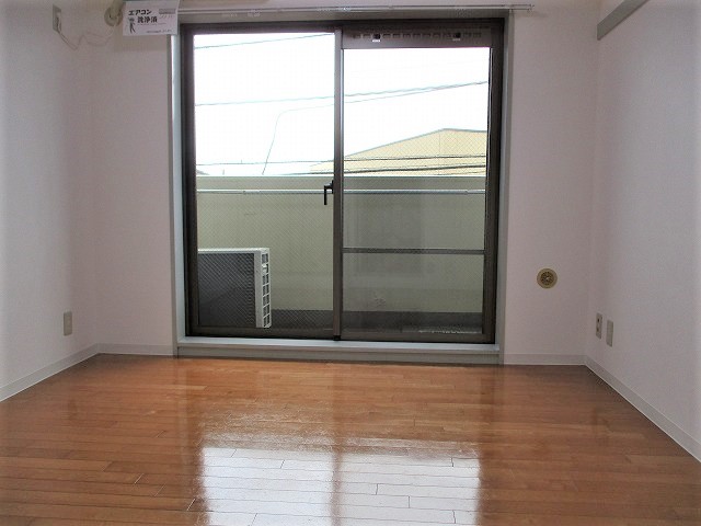 居室・リビング　フローリング貼りで掃除のしやすい室内