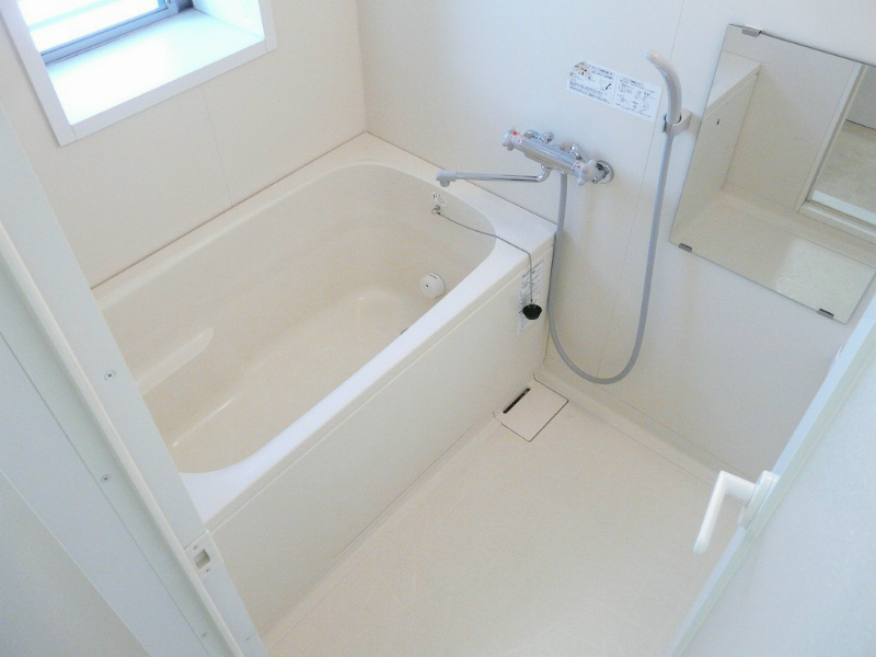 バス・シャワールーム　お風呂に窓あり！