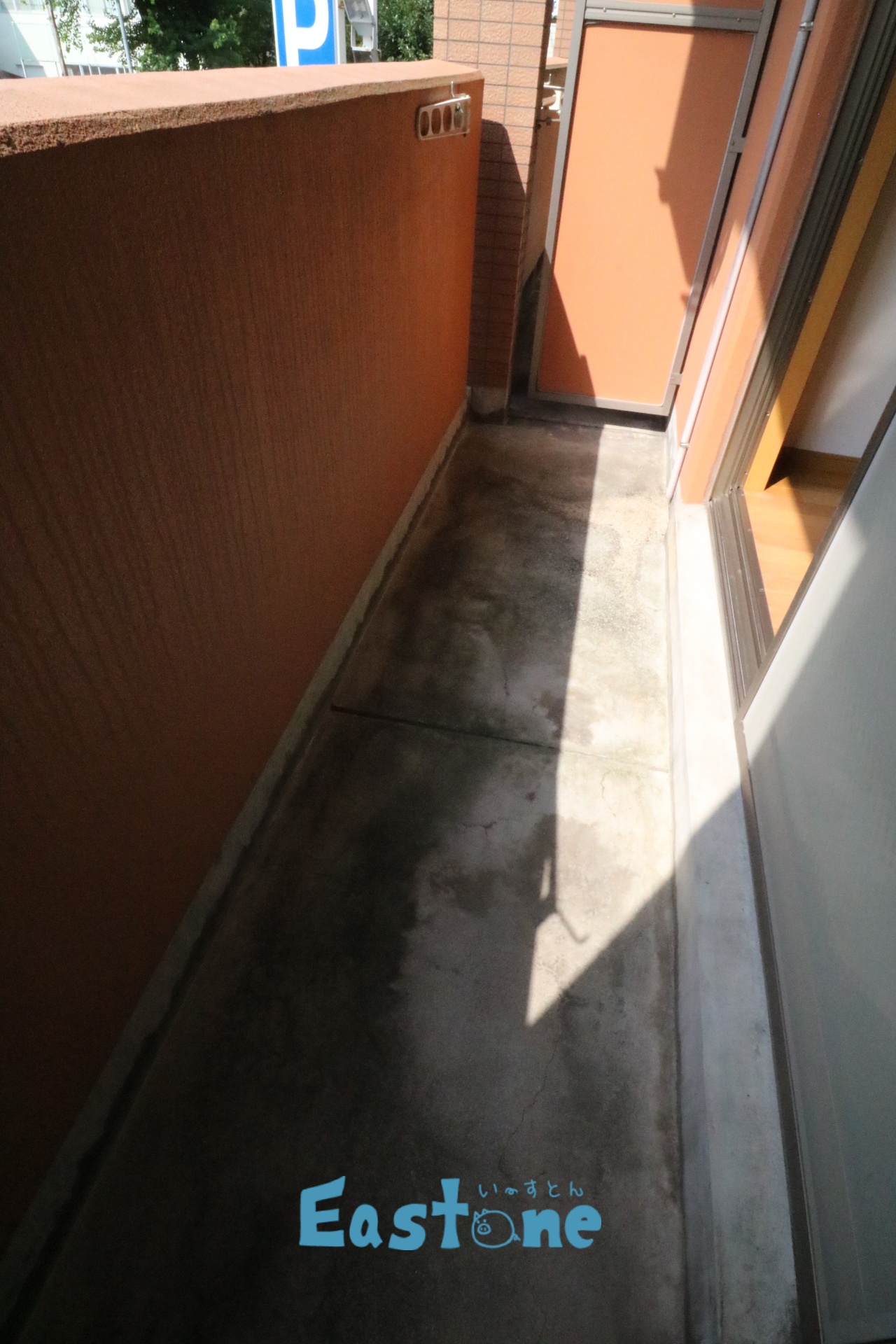 バルコニー　晴れた日は外干しを♪