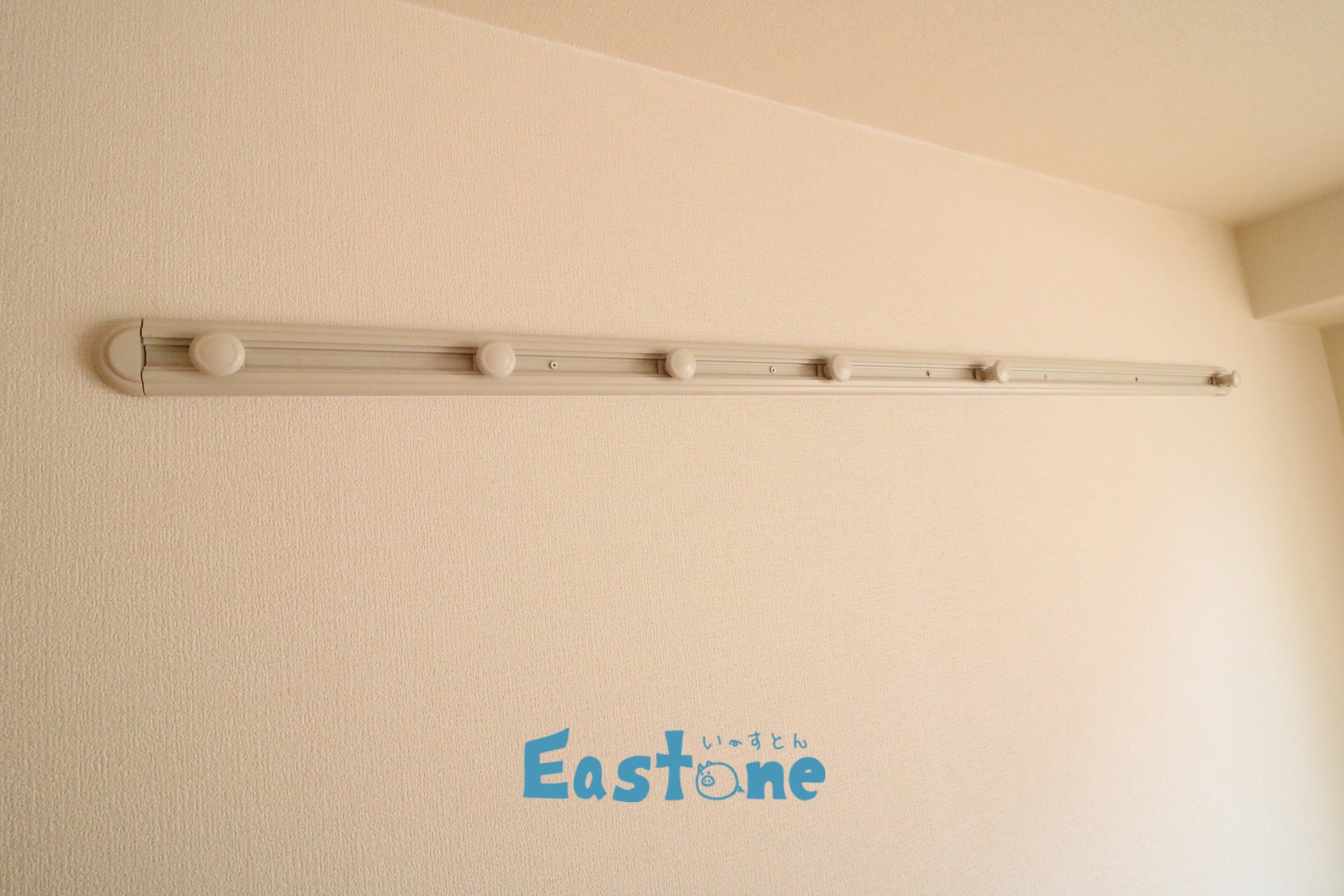 その他設備　帽子やバッグを掛けられて便利