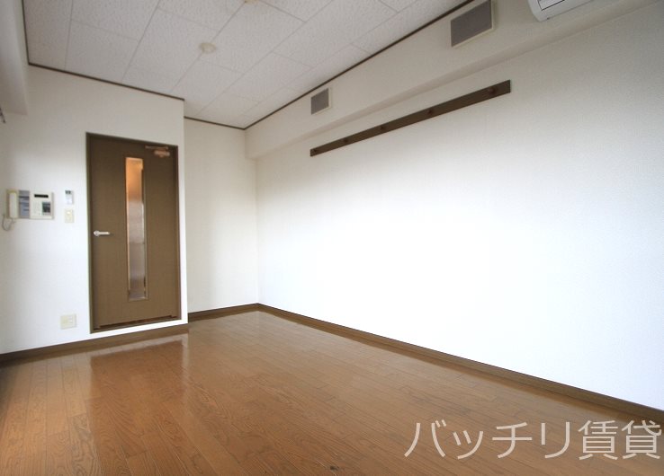 居室・リビング　＊画像は別部屋の為イメージ、現状優先致します