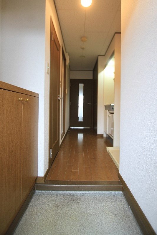 玄関　＊画像は別部屋の為イメージ、現状優先致します