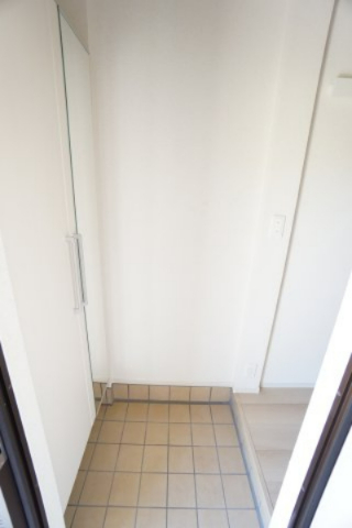 玄関　※同タイプの写真です。