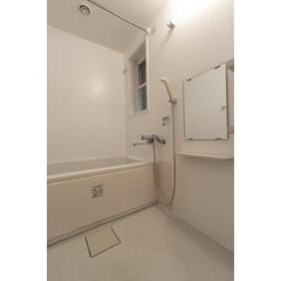 バス・シャワールーム　写真は同タイプ住戸です。