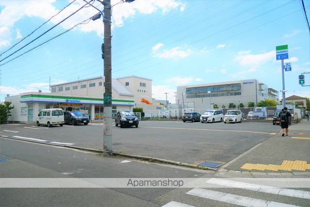 コンビニ　ファミリーマート松屋大和川通店（コンビニ）まで251m