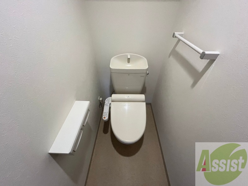 トイレ　トイレです。ウォシュレット付を探している方、おすすめです。