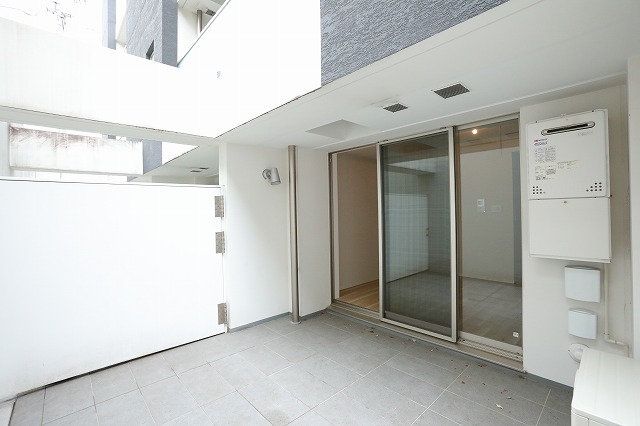 バルコニー　テラス