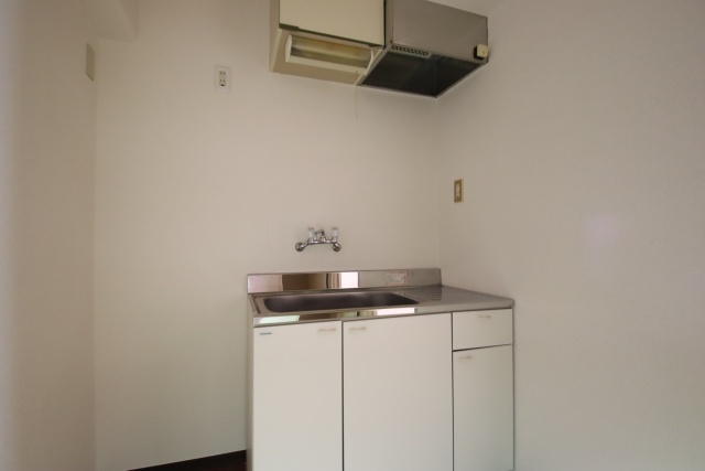 キッチン　※別号室のお写真のため現況優先