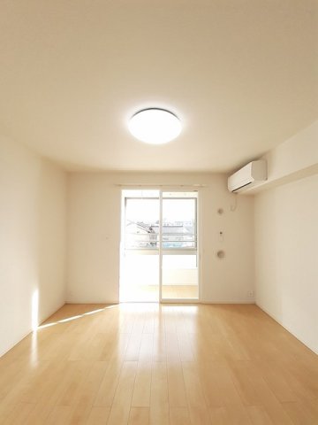 居室・リビング　こちらのリビングで趣味の時間をお楽しみください