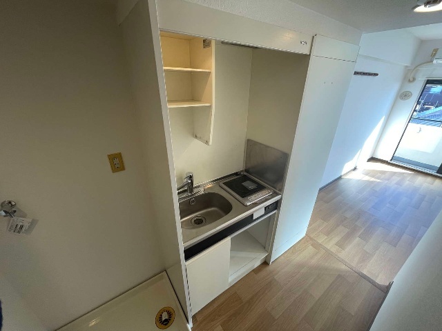 キッチン　※同物件別号室の参考写真です。