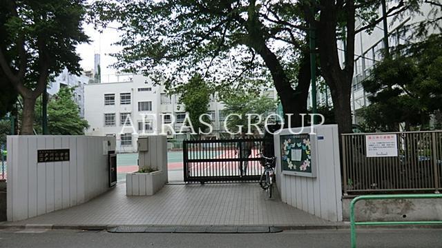 小学校　新宿区立江戸川小学校（小学校）まで238m