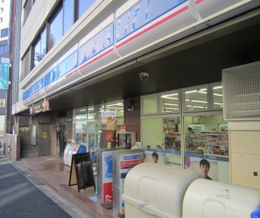 コンビニ　ローソン 南大塚三丁目（コンビニ）まで95m