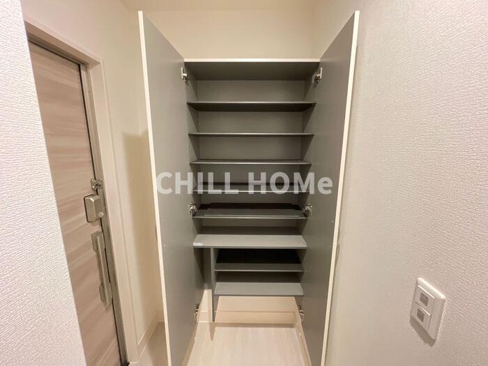 玄関　当社、チルホームのHPもご覧ください(^^)/物件情報多数♪