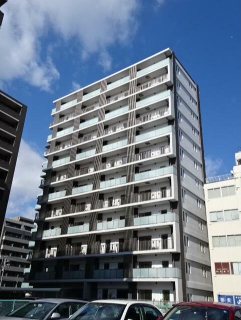 建物外観　１２階建ての賃貸マンション