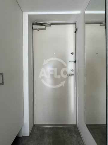 玄関　セレニテ十三ミラク　玄関