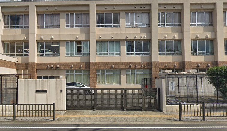 小学校　日野市立平山小学校（小学校）まで1367m