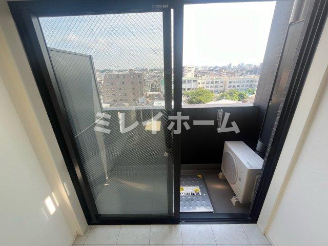 バルコニー　同建物内別のお部屋の参考写真になります。
