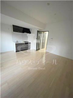 居室・リビング　別号室参考写真です