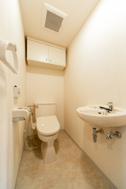 トイレ　※写真は同タイプ住戸です。