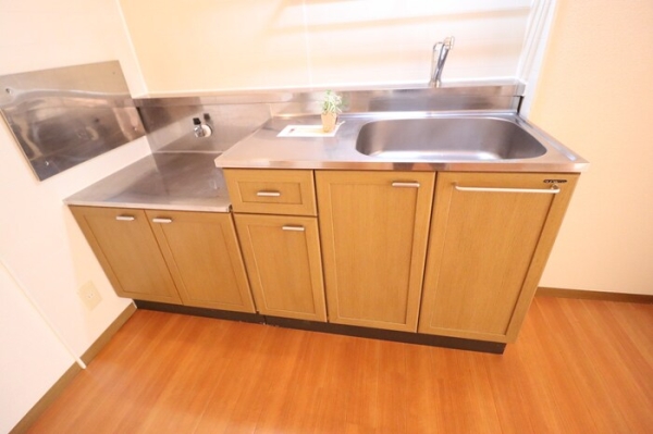 キッチン　同建物別部屋写真