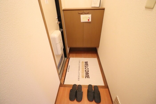 玄関　同建物別部屋写真