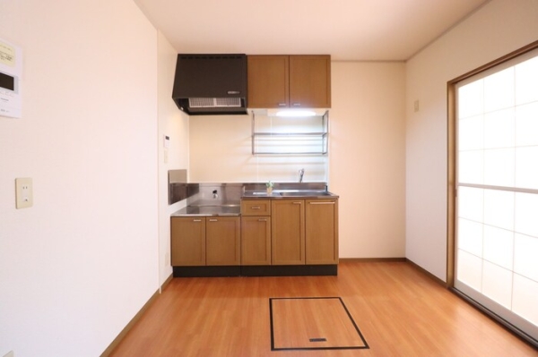 居室・リビング　同建物別部屋写真