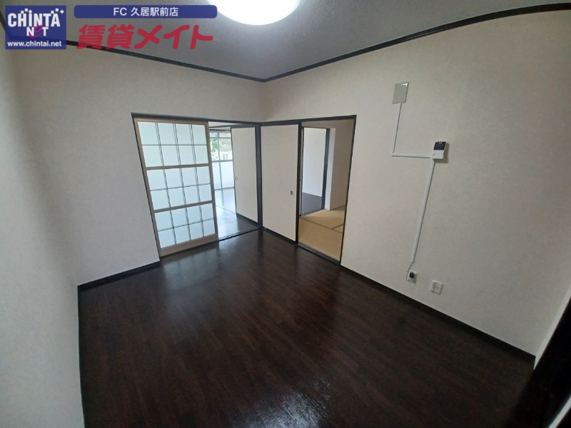 居室・リビング　同物件別室写真