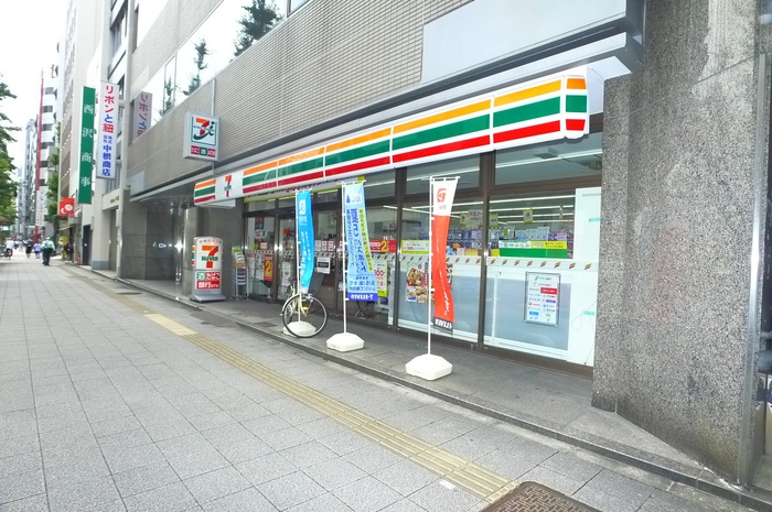 コンビニ　セブンイレブン（コンビニ）まで70m