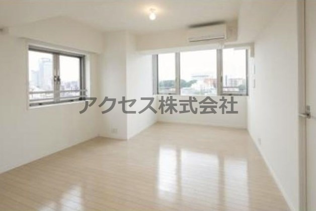 居室・リビング　角部屋・二面採光のリビングです(^^)/