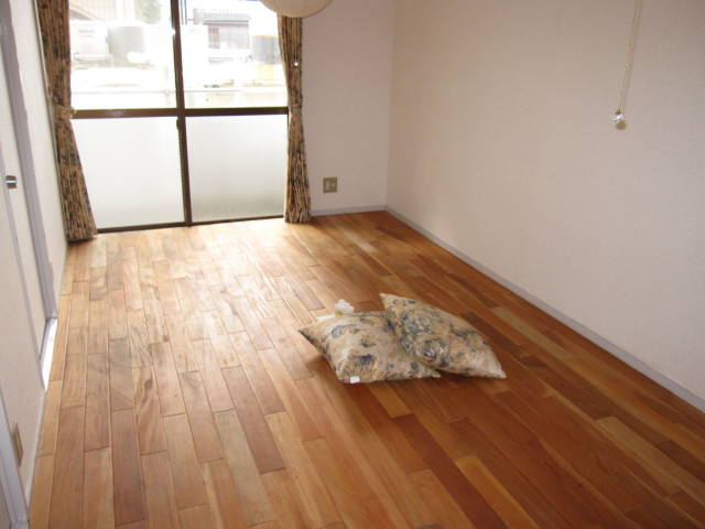 居室・リビング　ユトリロ大曽根