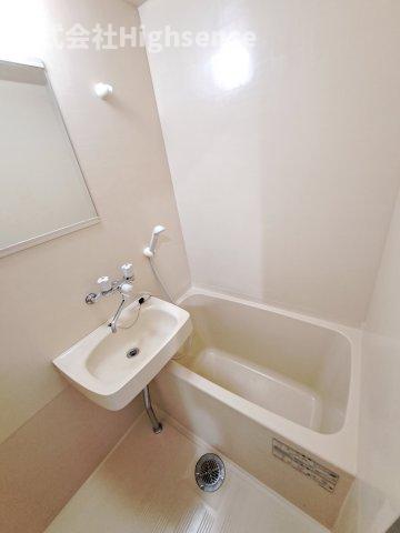 バス・シャワールーム　落ち着いた空間のお風呂です