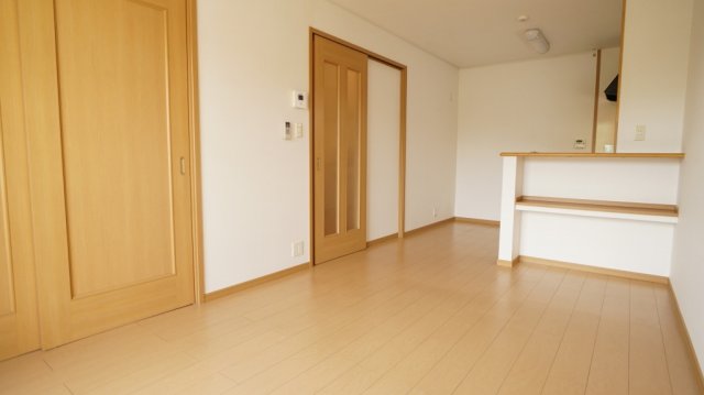 居室・リビング　こちらの居間で趣味の時間をお楽しみください