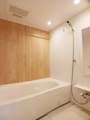 バス・シャワールーム　コンパクトで使いやすいお風呂です