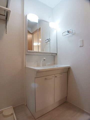 洗面設備　使いやすい洗面所です