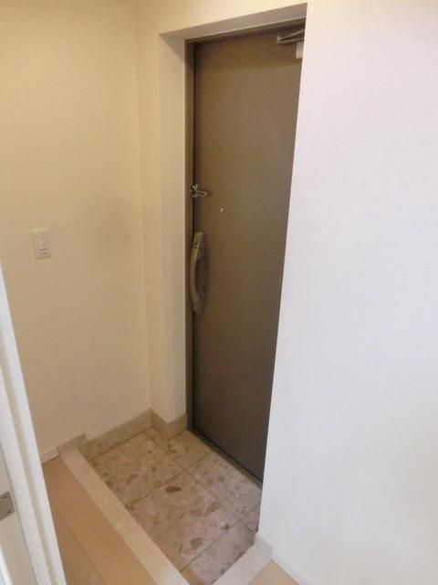 玄関　※別部屋の参考写真です。